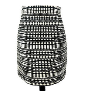 Chelsea & Theodore Skirt size 8 Black Ivory Tweed Straight Above Knee Casual